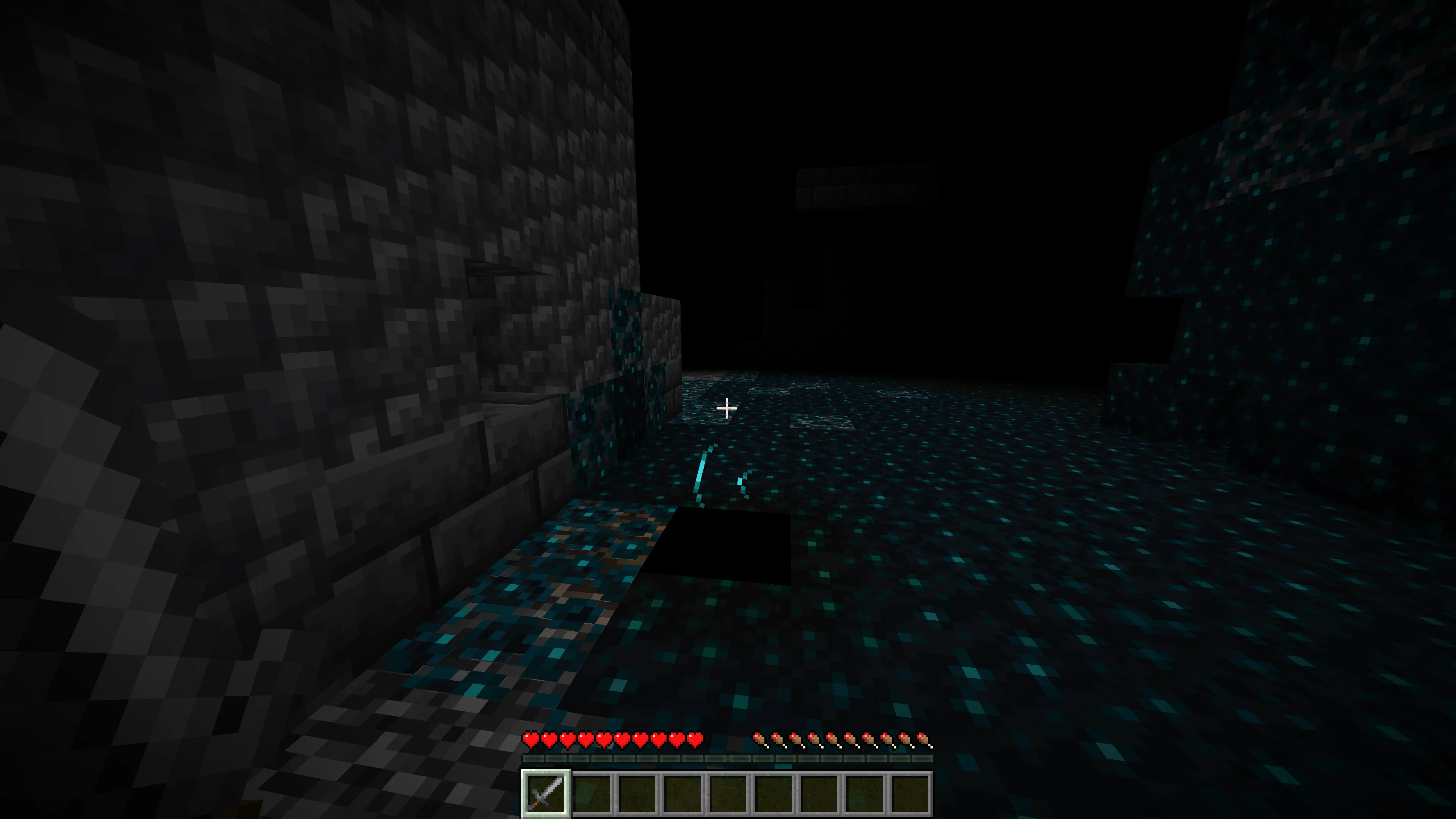 Игрок исследует Древний город в Minecraft.