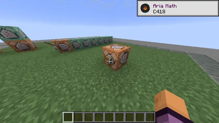 Уведомление в стиле Minecraft с названием и иконкой музыкального трека.