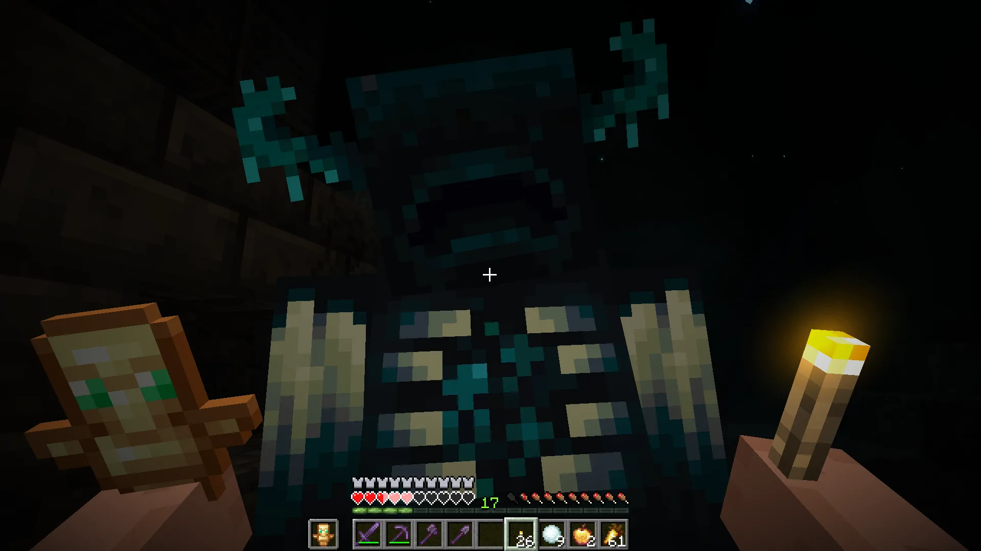 Скриншот мода Hold My Items: персонаж держит в руке светящийся факел.