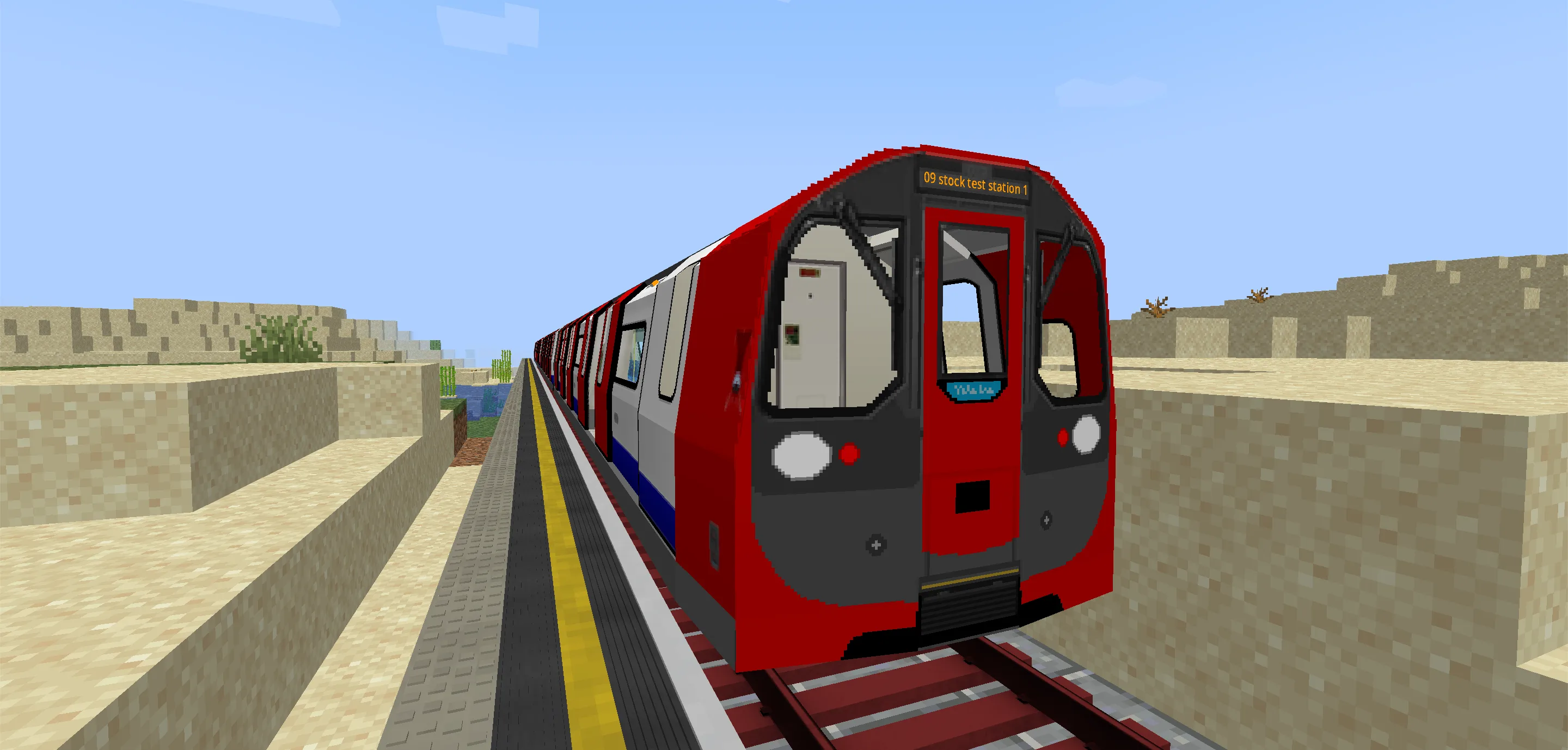 Поезд метро 2009 Stock (London Underground) на тестовом пути.