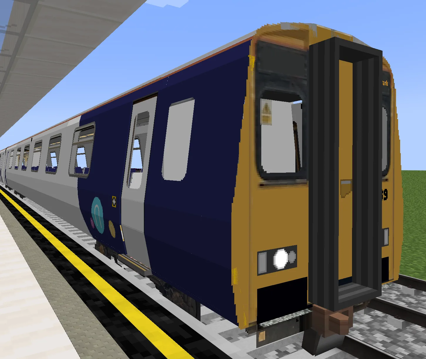 Поезд British Rail Class 156 в Minecraft на тестовой карте.