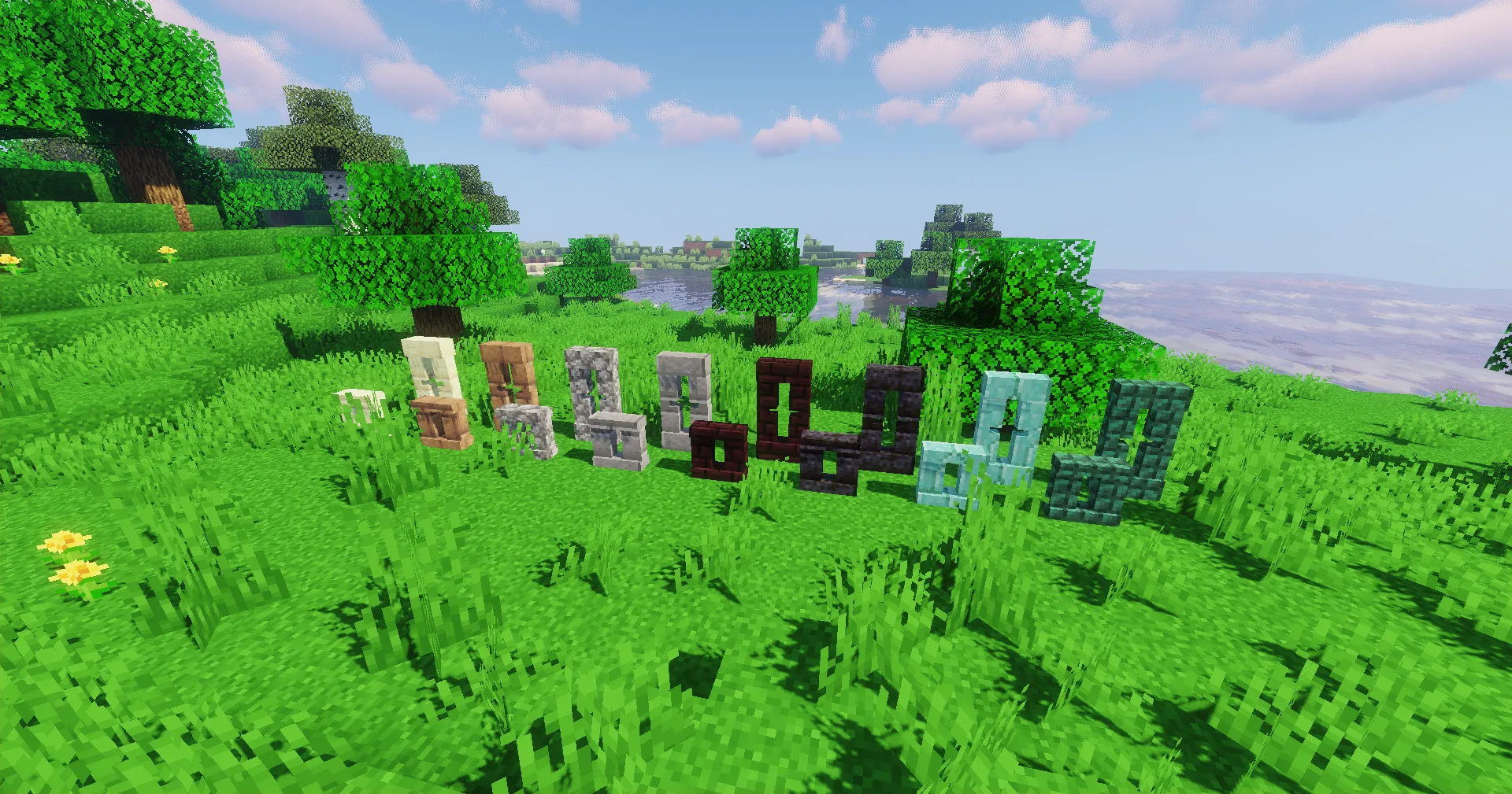 Узкие бойницы из мода Macaw's Windows в стене из каменных кирпичей.