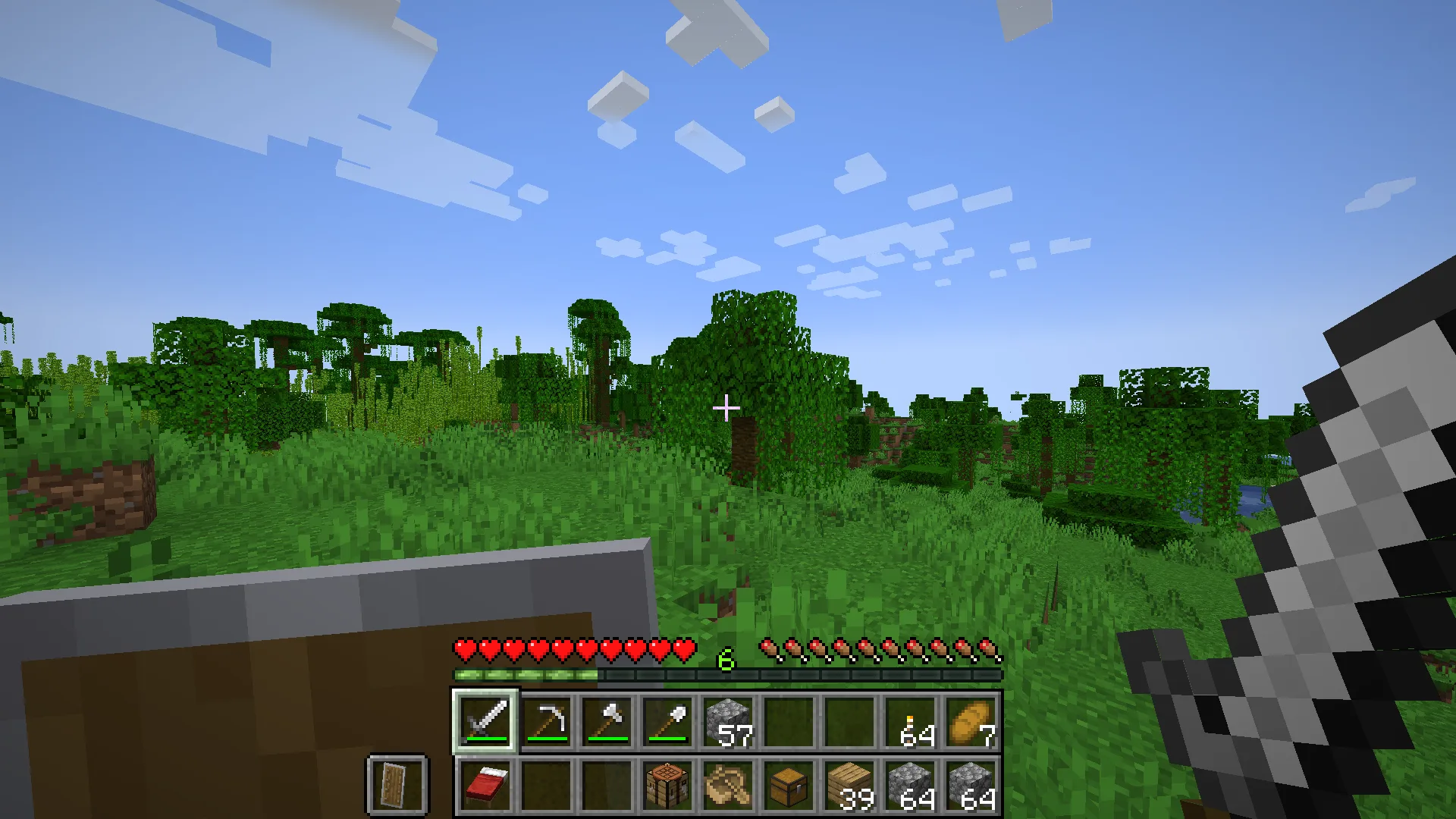 Интерфейс Minecraft с расширенной панелью быстрого доступа из 18 слотов, расположенных в два ряда.