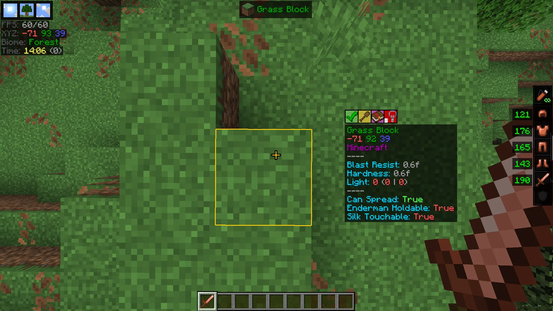 Интерфейс EssentialGUI с отображением свойств блока и HUD-индикатором выделенного блока.