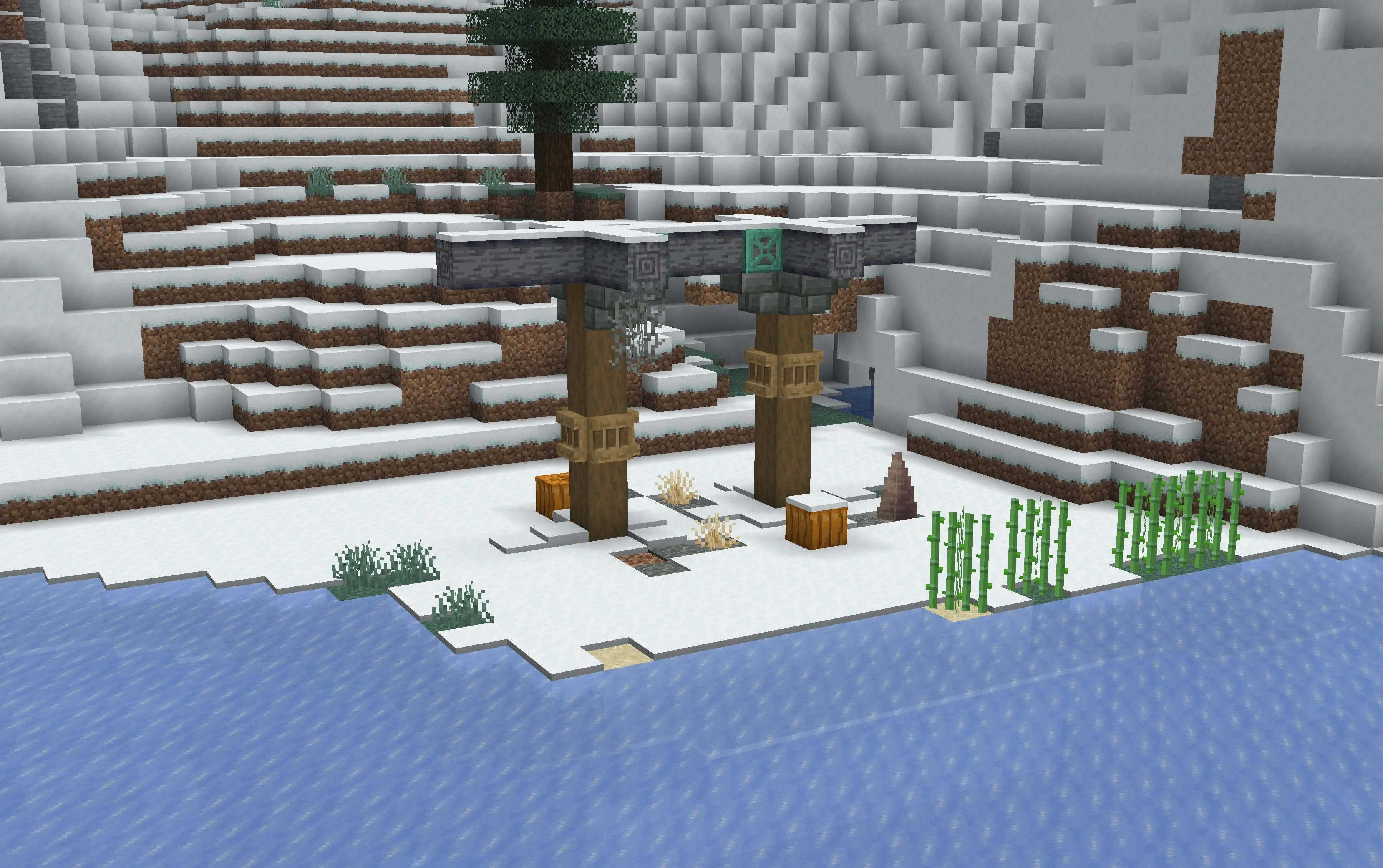 Скриншот мода MinGen: заснеженная арка в Minecraft.