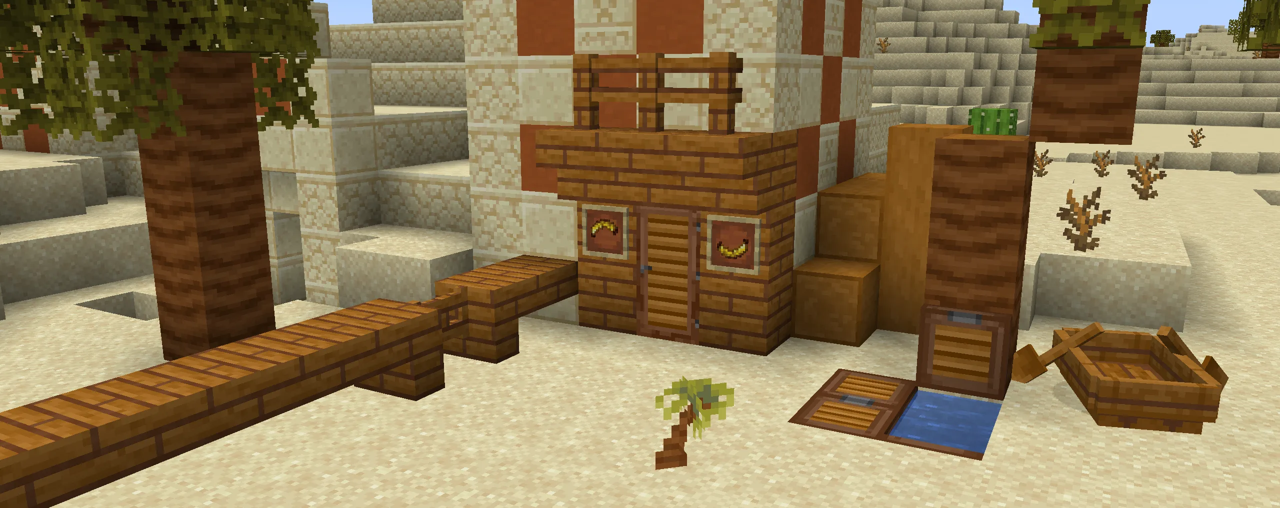 Постройка Promenade, выполненная из пальмового дерева.