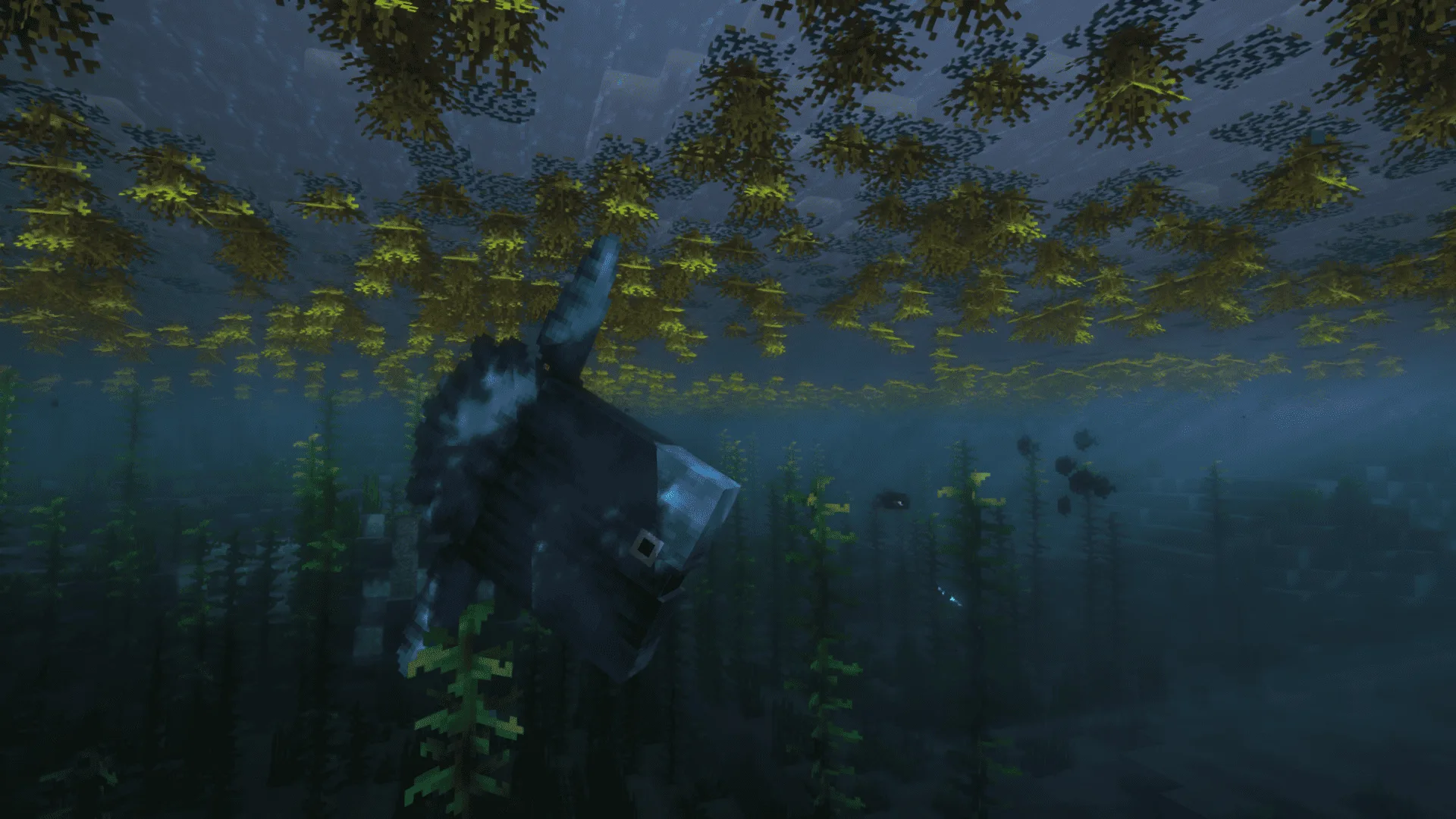 Гибридная рыба-луна, погружающаяся в воду.