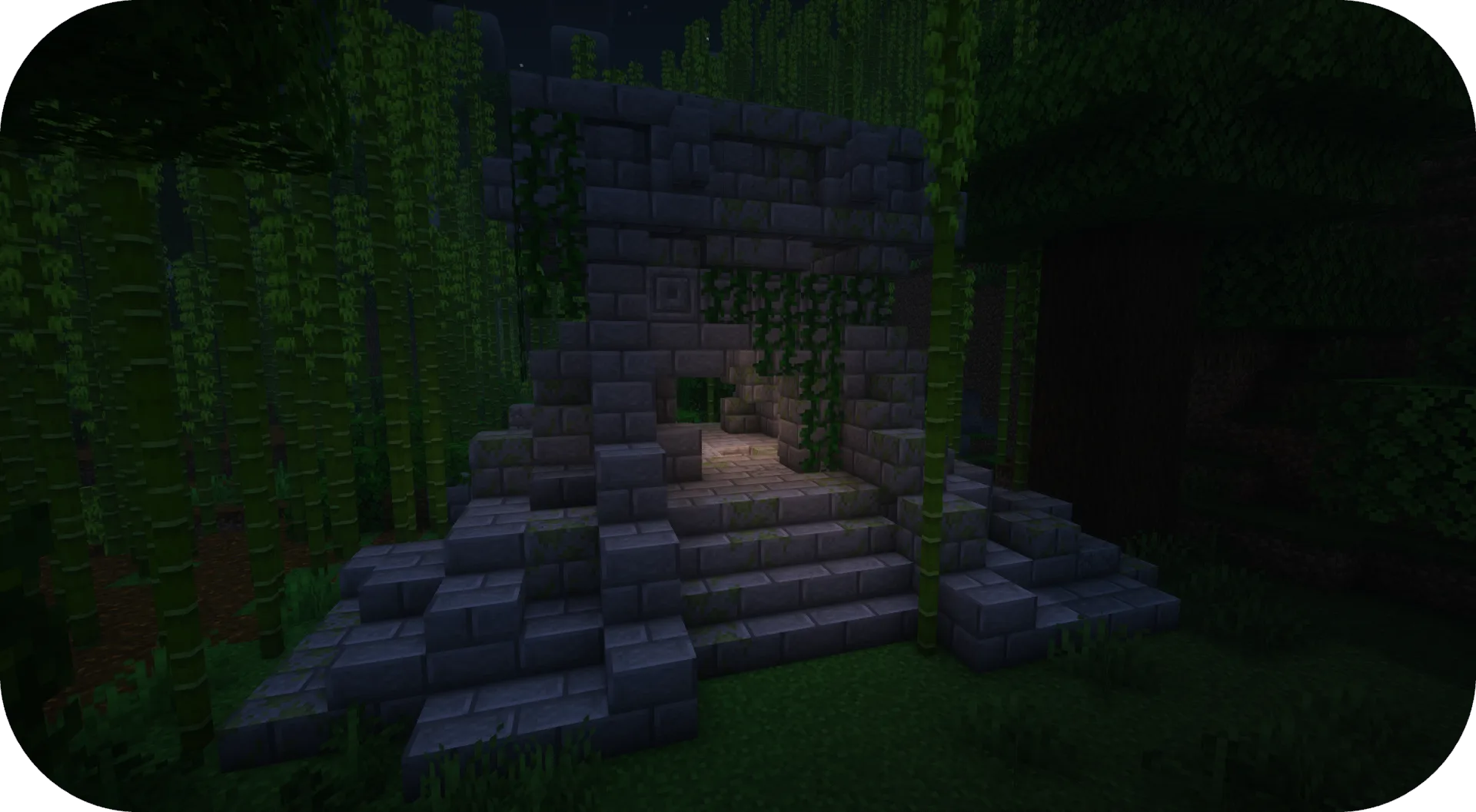 Древний храм, расположенный посреди бамбукового леса.