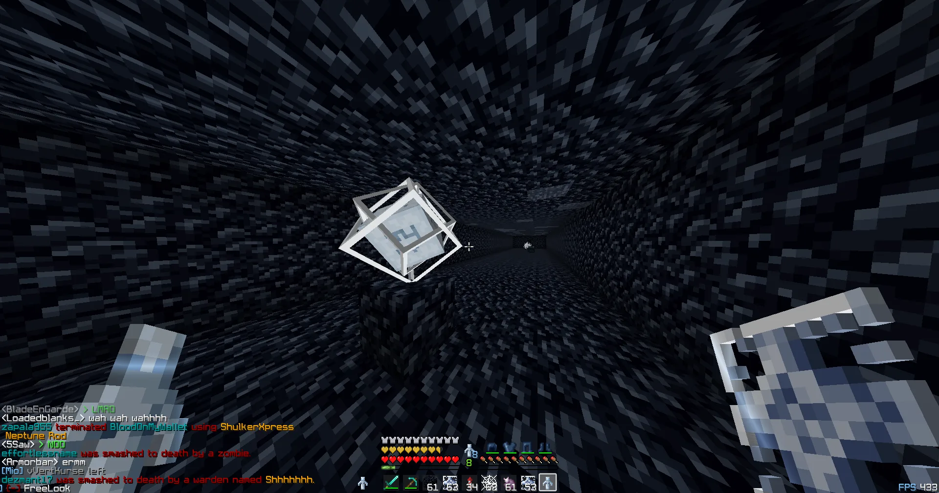 Постройка в виде снежинки из синих блоков в Minecraft.