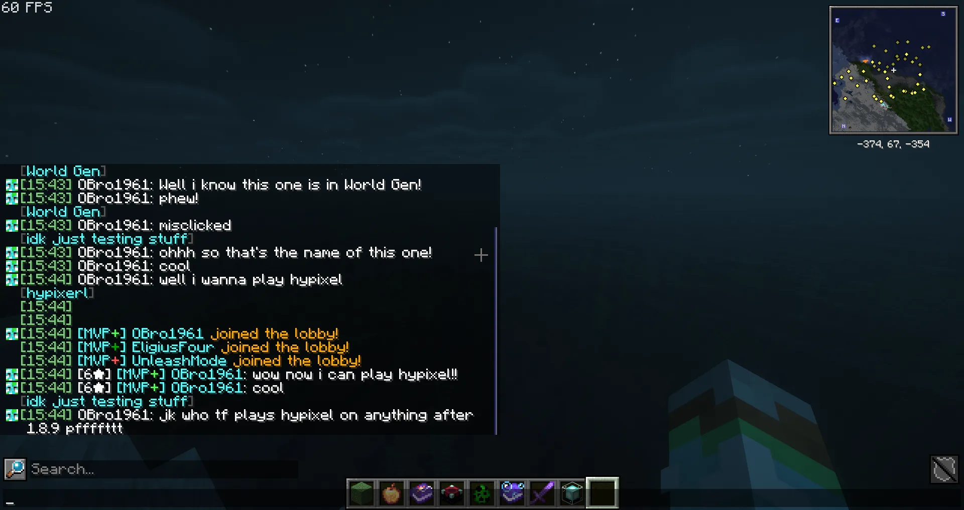 Демонстрация разделения чата между мирами и серверами с настроенными метками времени и именами в Chat Patches.