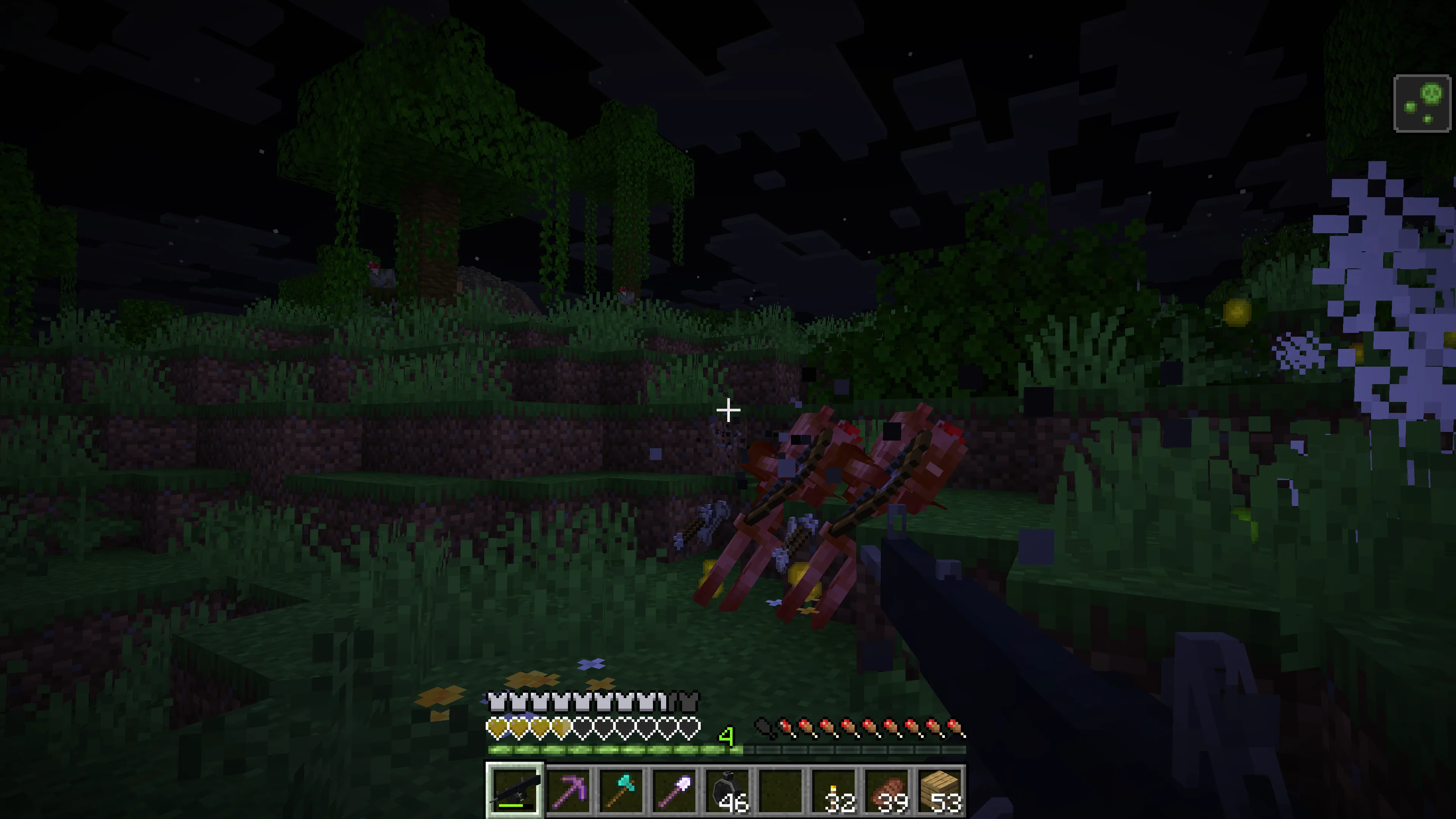 Игрок использует дробовик AA-12 из мода Chems' Guns для уничтожения моба Болотник.