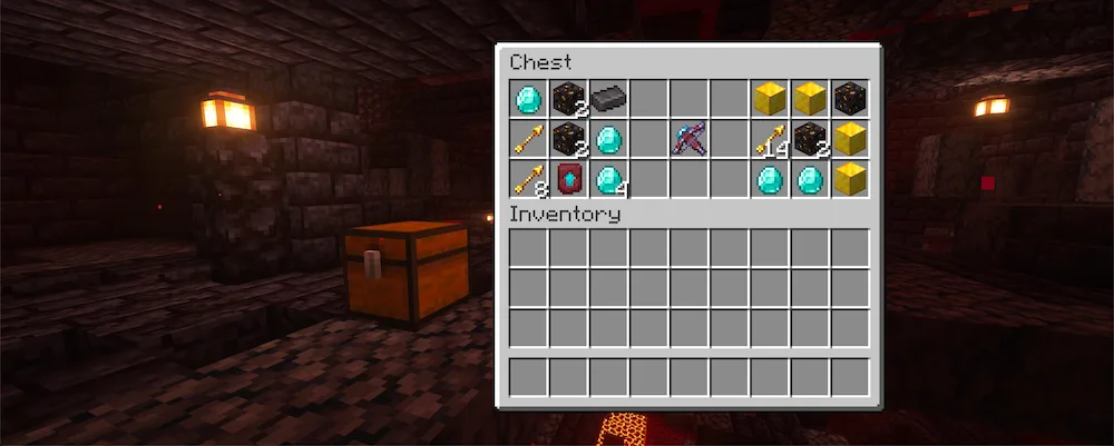 Игрок находит снаряжение лучника в сундуке внутри подземелья Minecraft.