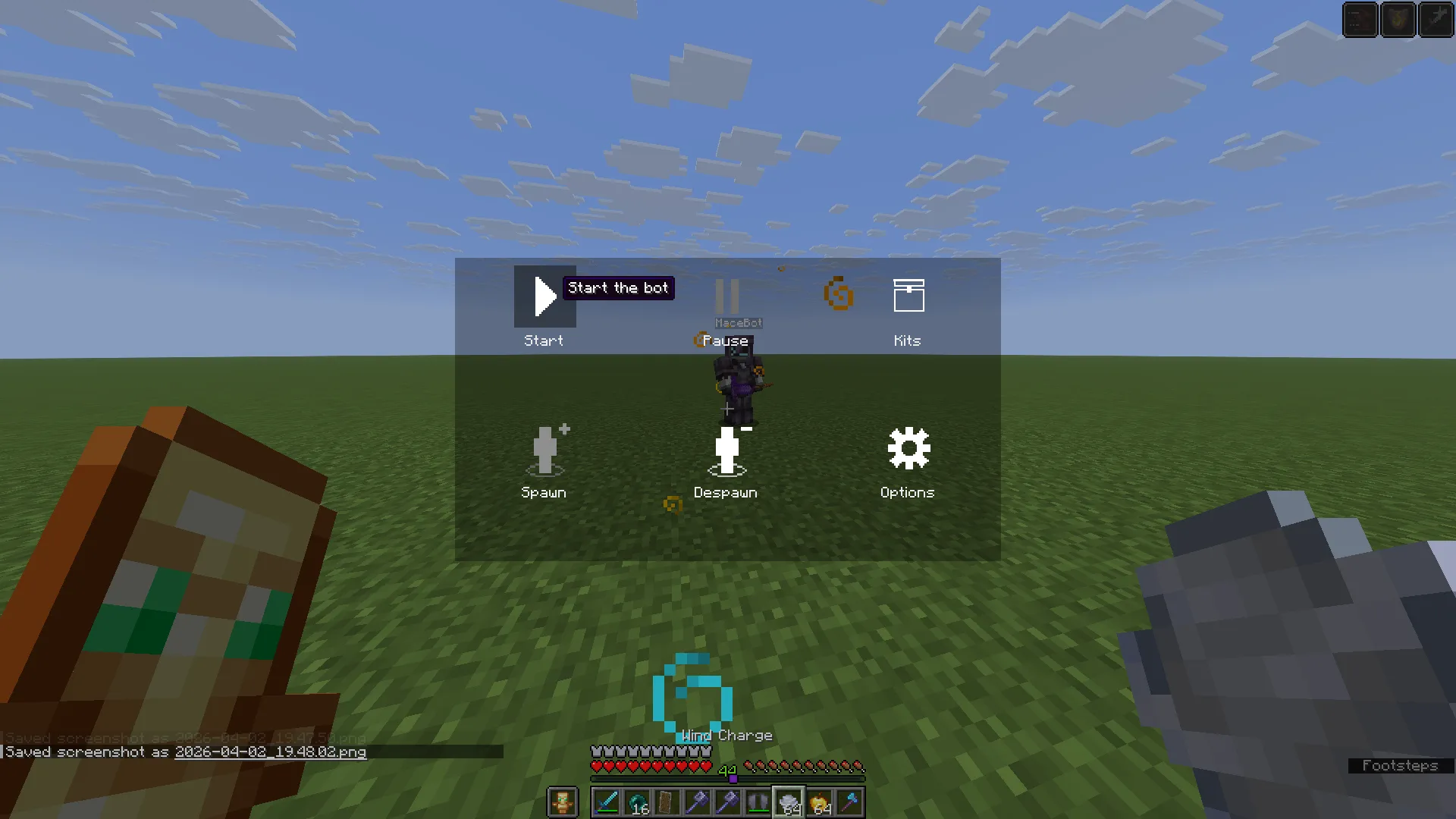 Интерфейс мода MaceBot с кнопками запуска и паузы.