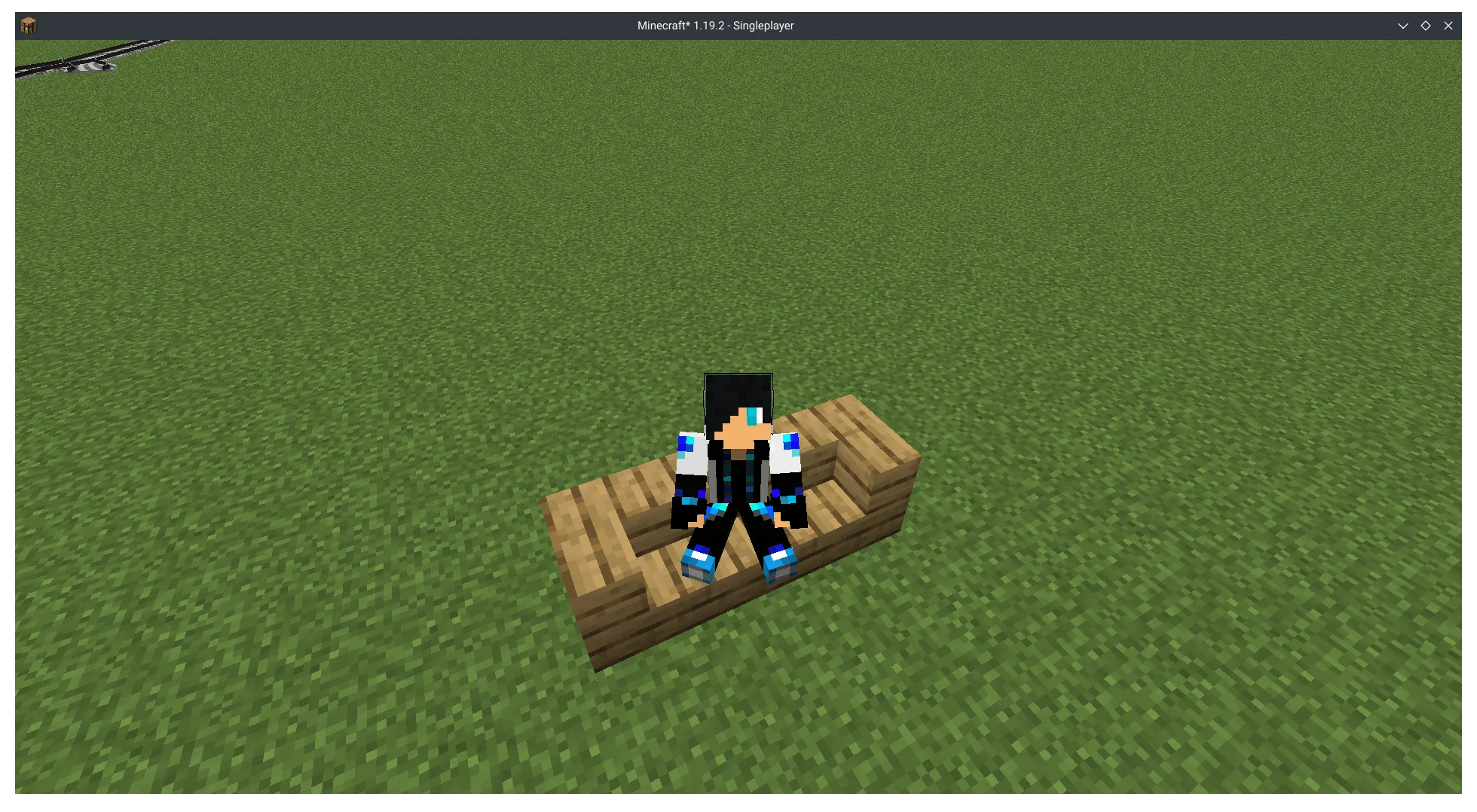 Игрок сидит на дубовых ступеньках