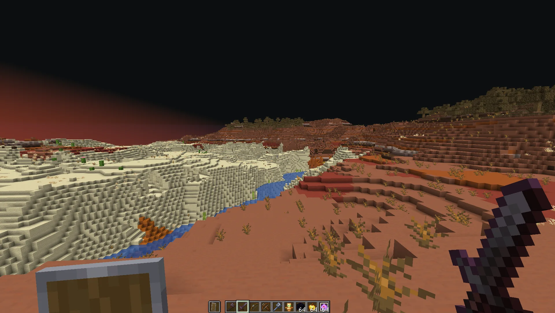 Компактное положение щита и меча в руках