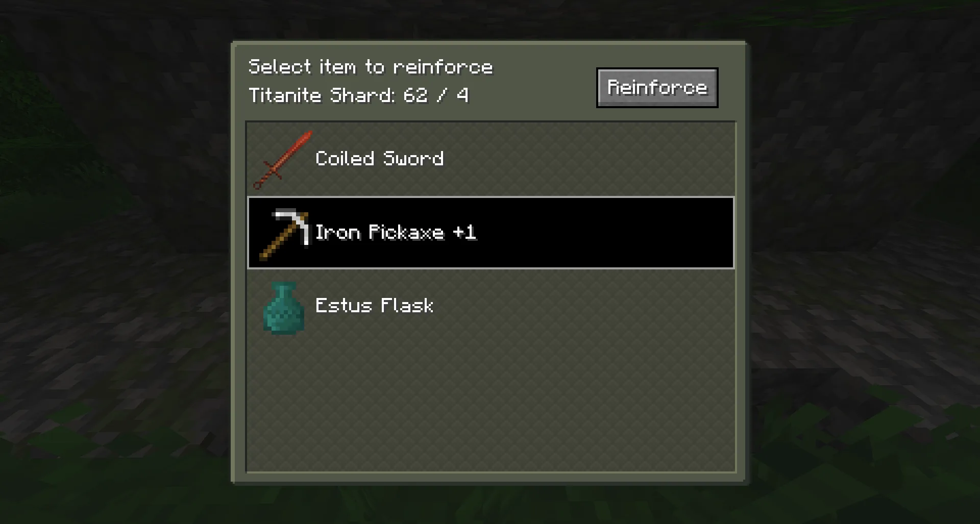 Игрок улучшает предметы с помощью костра в Minecraft.