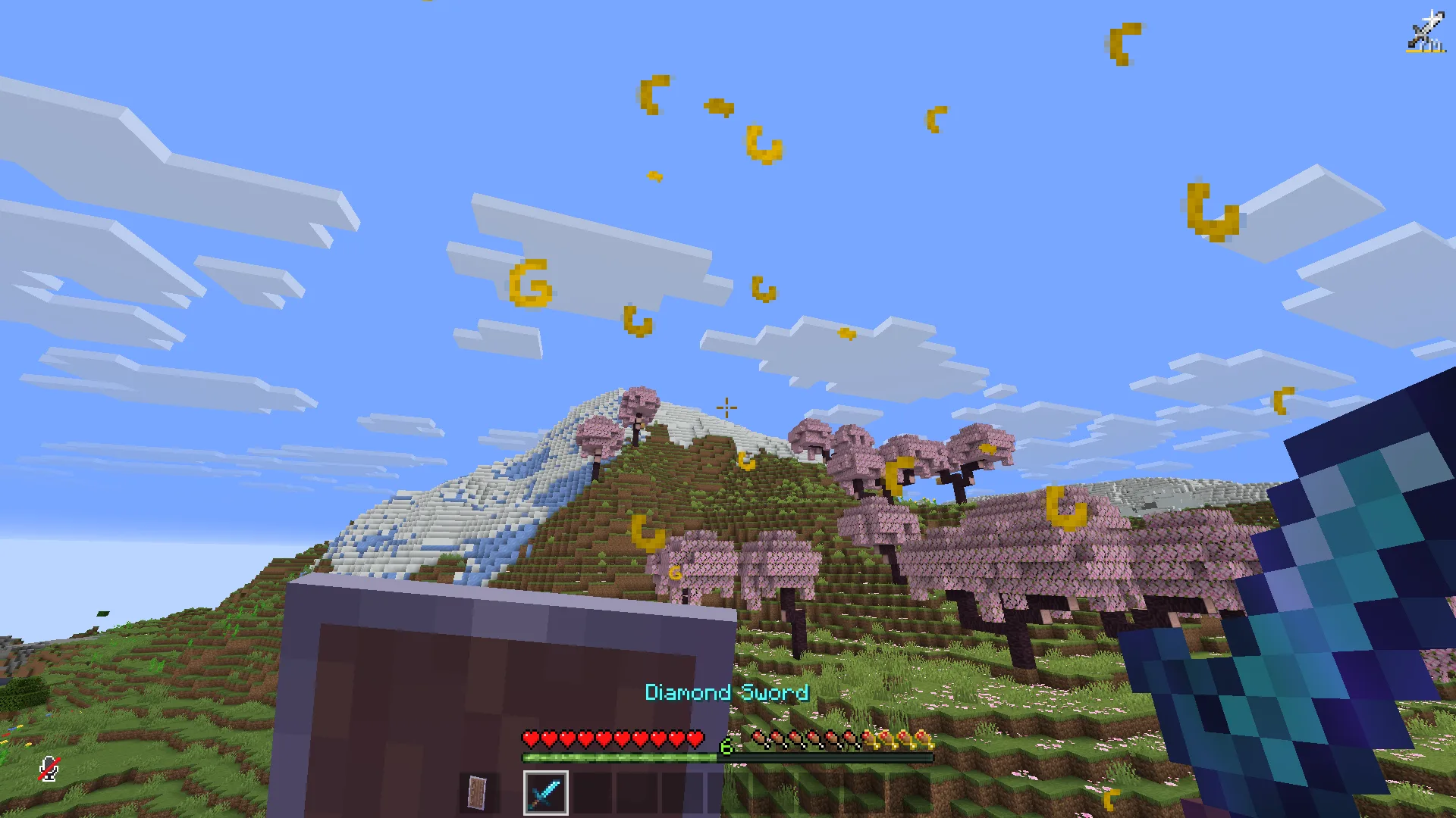 Скриншот ресурс-пака Helpful Default Pack: вид с блокировкой щитом, компактным HUD, короткими мечами и улучшенными визуальными эффектами.