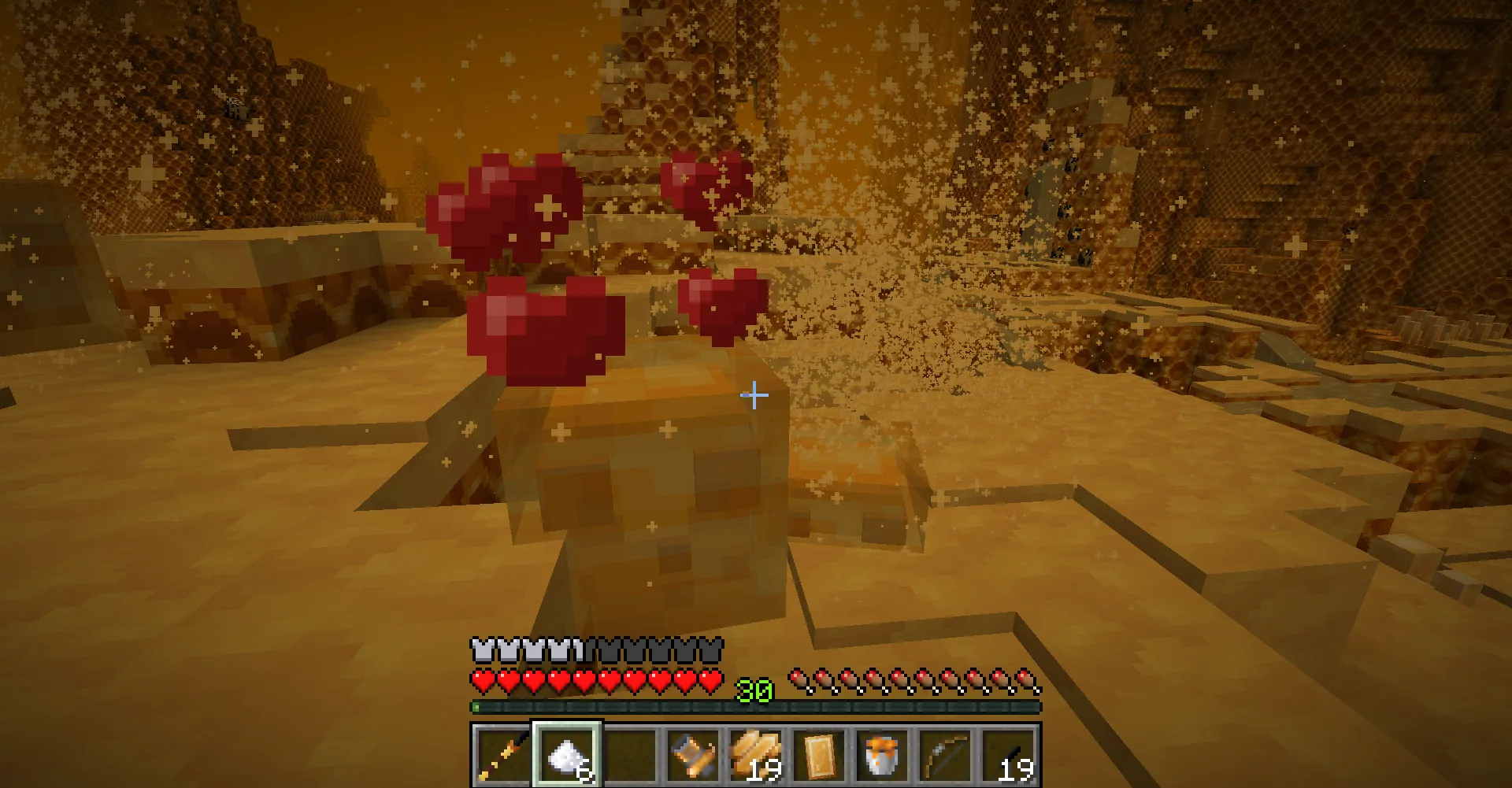 Игрок кормит сахаром медового слайма в измерении The Bumblezone.