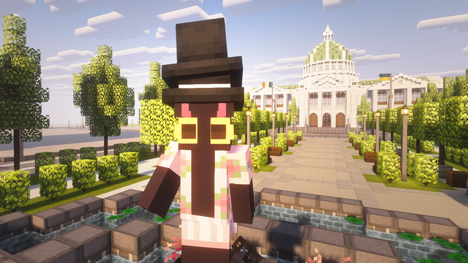 Персонаж Minecraft в двух надетых друг на друга шляпах.