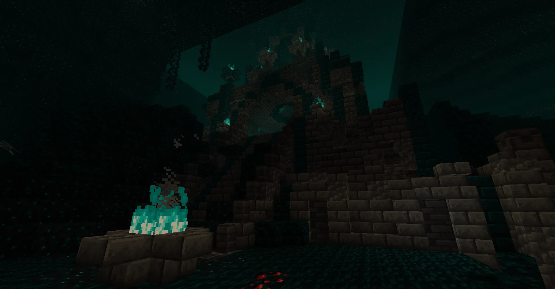 Древний храм — обитель Вардена в моде Deeper and Darker.