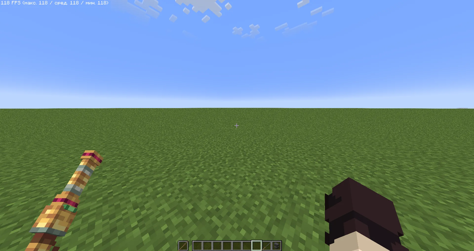 Вид от первого лица на катану в левой руке