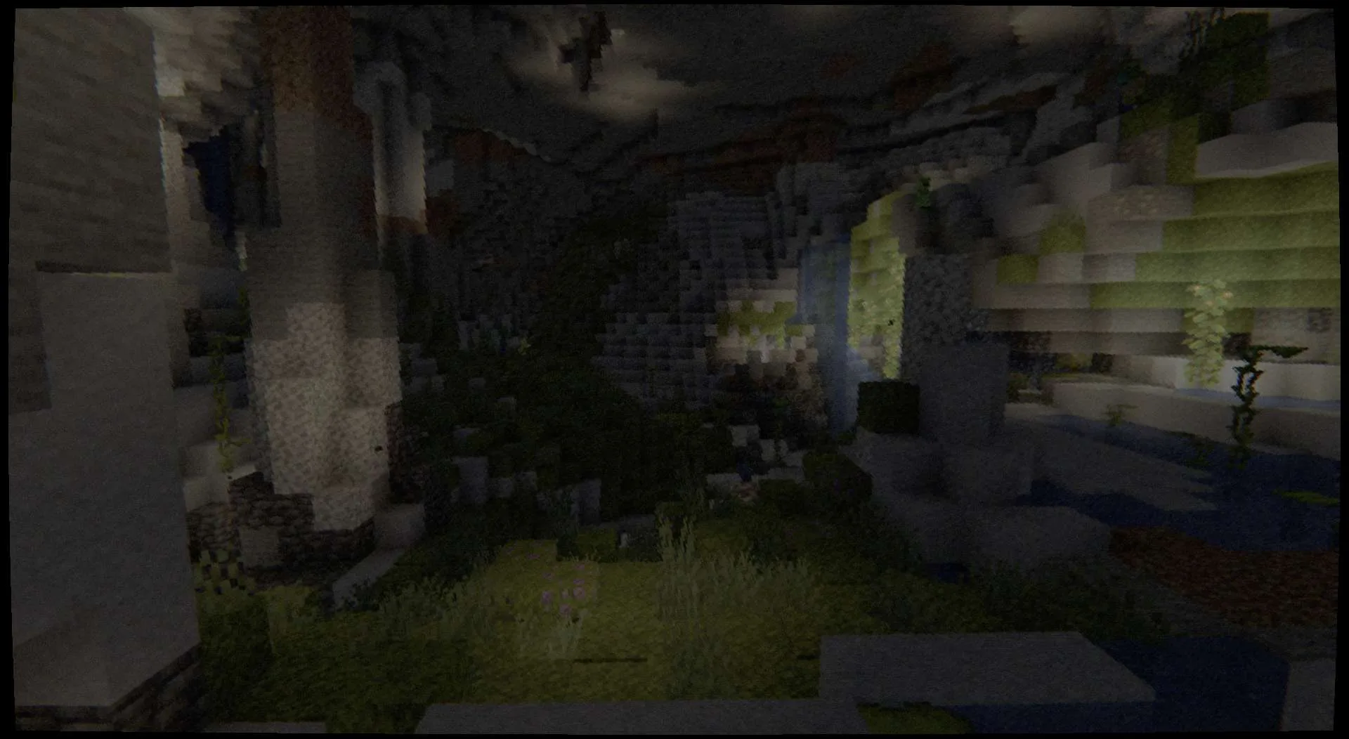 Камера Minecraft в пышной пещере с автоэкспозицией.