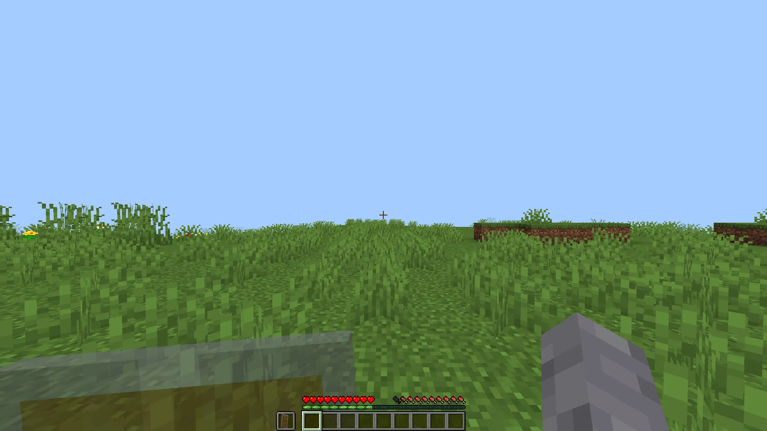 Прозрачный щит в левой руке персонажа в опущенном положении.