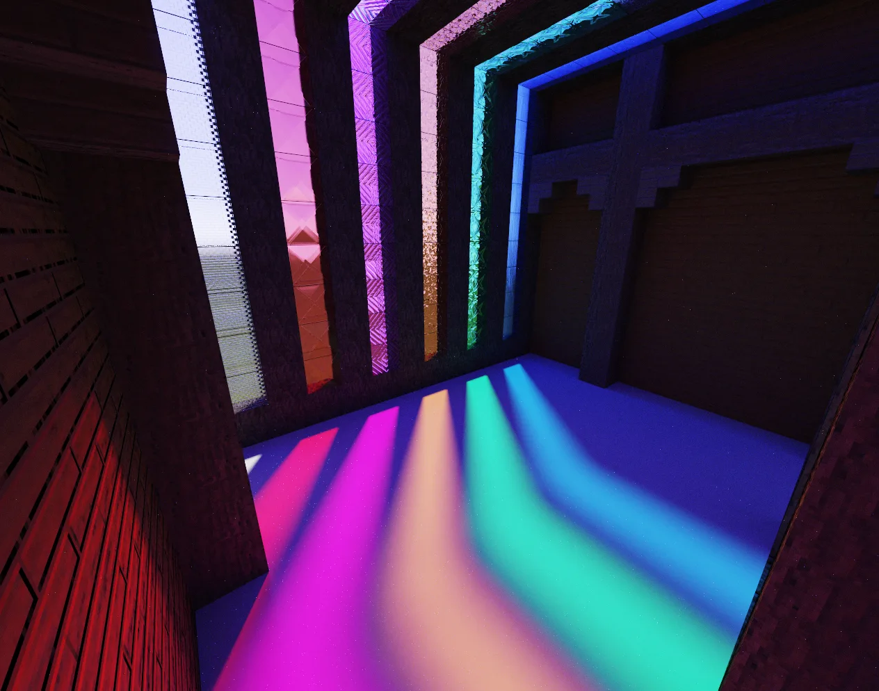 Солнечный свет, проходящий через витражное стекло, окрашивается.