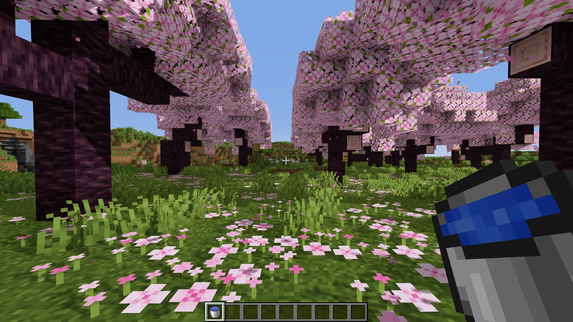 Ведро с водой в стиле Minecraft.