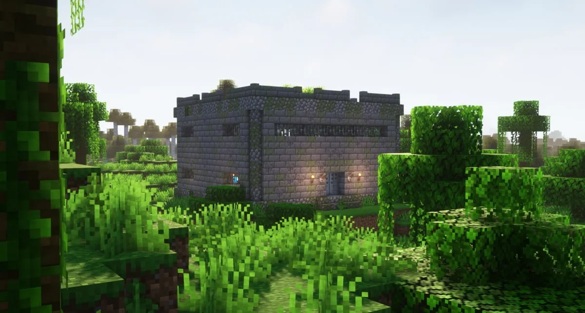 Большая тюрьма в редких джунглях из проекта AdoraBuild: Structures.