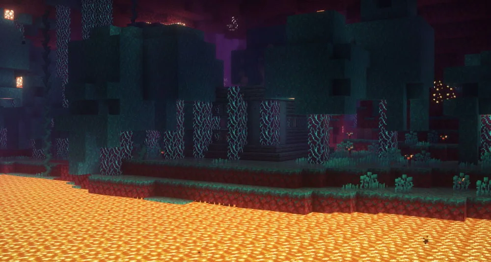 Дом из искаженного дерева в стиле Minecraft.