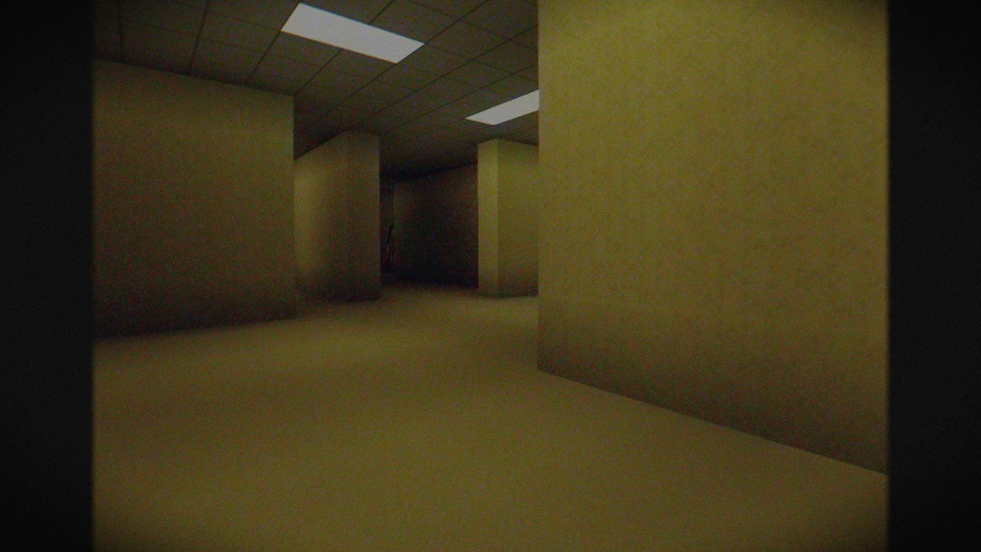 Мрачный туман в стиле "Backrooms" в Minecraft.