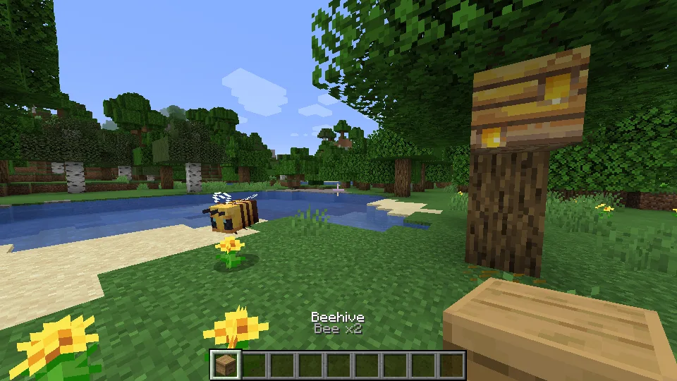 Интерфейс модификации Held Item Info, отображающий информацию о пчеле в руке игрока.