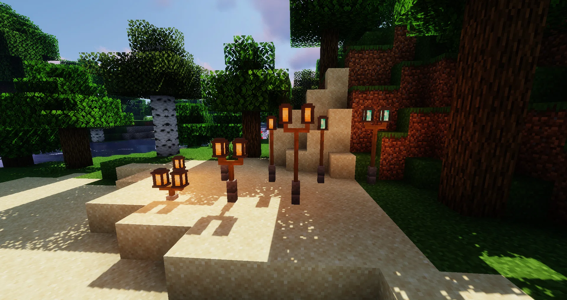 Уличные фонари из мода Macaw's Lights and Lamps с регулируемой высотой установки.