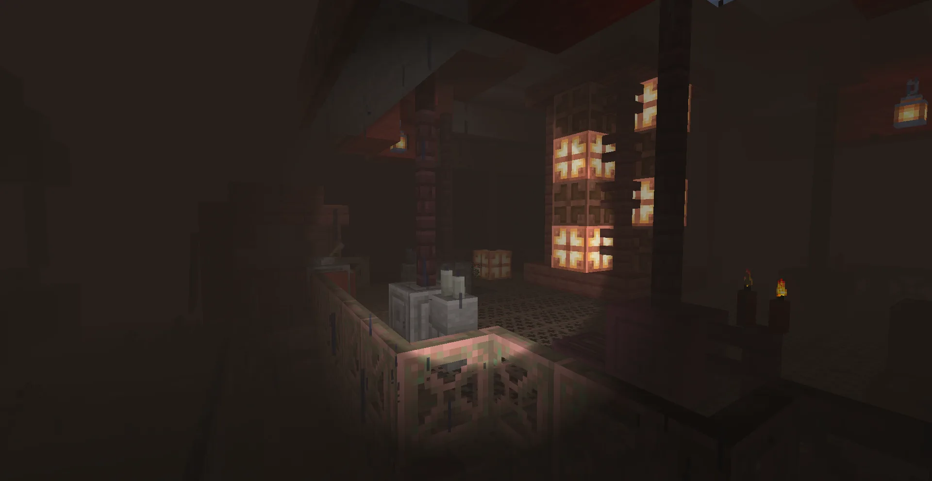 Светящийся фонарик в карнавальной обстановке.