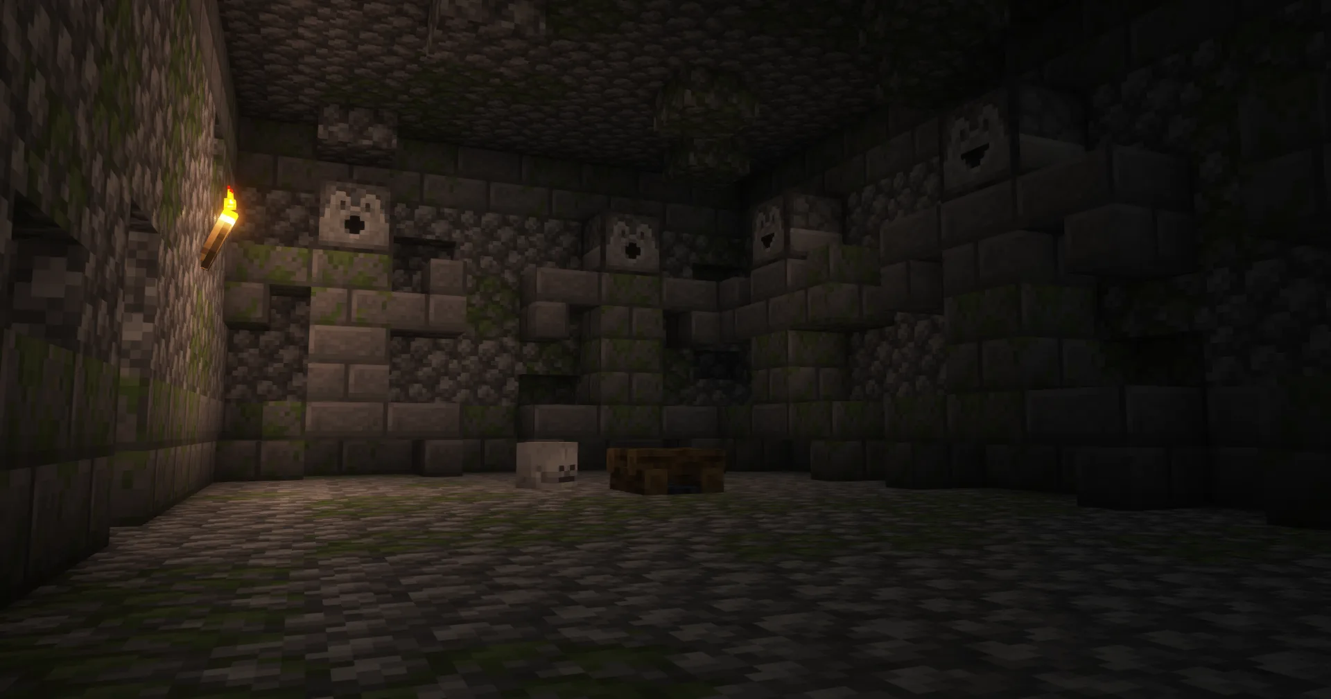 Древние каменные статуи внутри храма джунглей из мода YUNG's Better Jungle Temples.